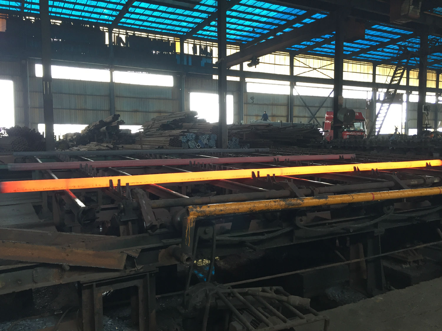 天津无缝钢管厂家生产线